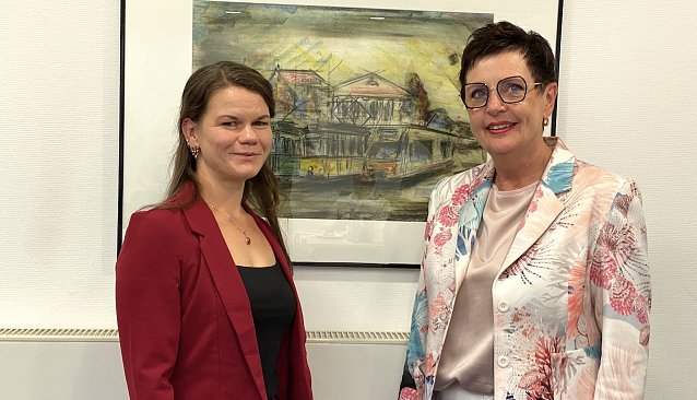 Bild: Tabea Meyer (l.) &uuml;bernimmt im August die Aufgaben der Pressesprecherin der Agentur f&uuml;r Arbeit 