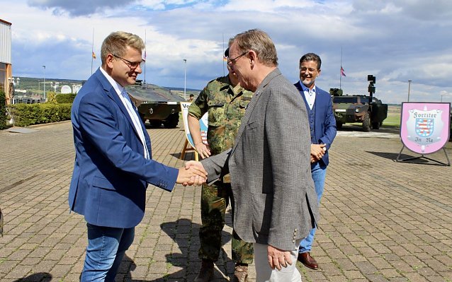 Bild: v.re.n.li. Ministerpr&auml;sident Bodo Ramelow; B&uuml;rgermeister von Bad Frankenhausen Matthias Strejc