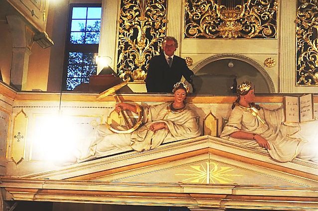 Bild: Organist Michael Sch&ouml;nheit