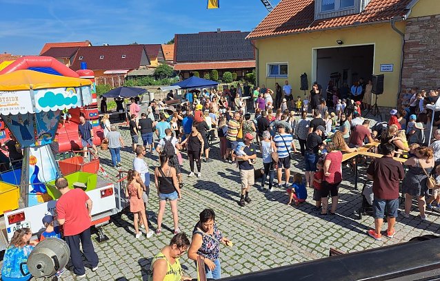 Bild: Feuerwehr Heldrungen &ouml;ffnete seine Tore f&uuml;r gro&szlig;e und kleine Besucher
