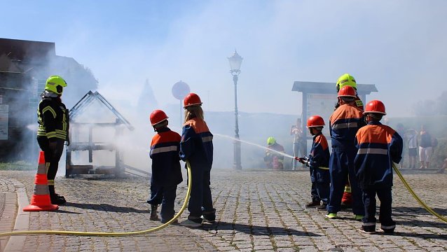 Bild: Feuerwehr Heldrungen &ouml;ffnete seine Tore f&uuml;r gro&szlig;e und kleine Besucher