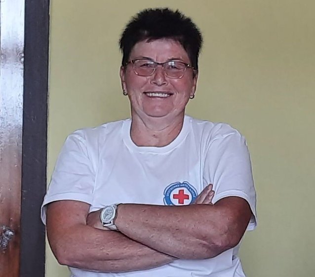 Bild: Frau Girschele arbeitet jetzt als Rentnerin weiter f&uuml;r das Rote Kreuz in den Schulen, Kinderg&auml;rten und auch bei der Wasserwacht
