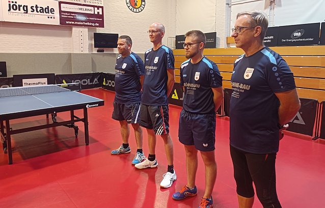 Bild: vrnl: Rene Engel, Manuel Ga&szlig;mann, Johann Atrat, Bernhard He&szlig; - steuerte 2,5 Punkte zum Sieg bei