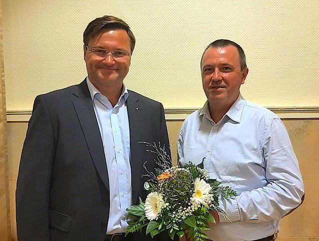 Bild: li.Landtagsabgeordneter und Kreisvorsitzender der CDU, Stefan Schard gratuliert Sven &Ouml;sterheld (re.) zur Nominierung zum Landratskandidaten der CDU Kyffh&auml;userkreis