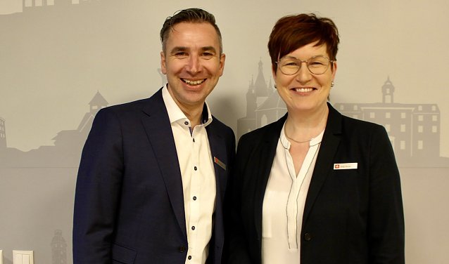 Bild: Ren&eacute; Leipnitz Vorstandsvorsitzender der Kyffh&auml;usersparkasse; Sindy Ritzke Vorstandsmitglied 