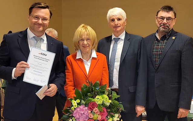Bild: v.l. n.r. Stefan Schard, Ulrika Hofsaess, Johannes Selle, Joachim Kreyer