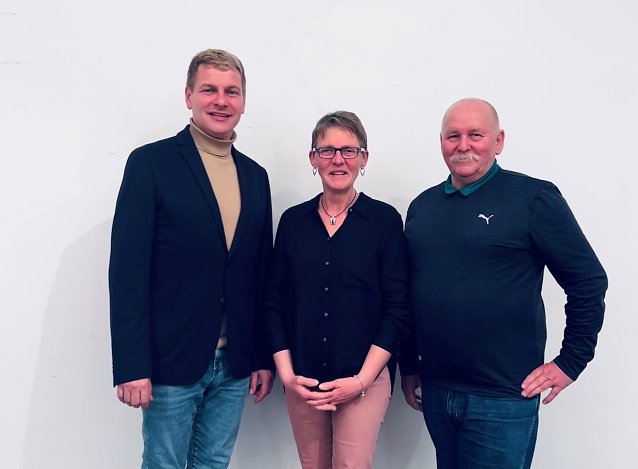 Bild: v.l.n.r. B&uuml;rgermeister Mathias Strejc, Ines Grigoleit, Dr. Andreas R&auml;uber