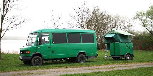 Bild: Mit zwei Unikaten am Stausee
