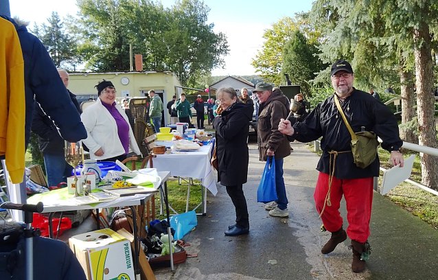 Bild: 1. Flohmarkt im Naturschwimmbad in Heldrungen (Archiv)