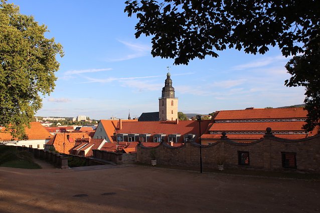 Bild: Blick von Sondersh&auml;user Schloss auf die Trinitatiskirche