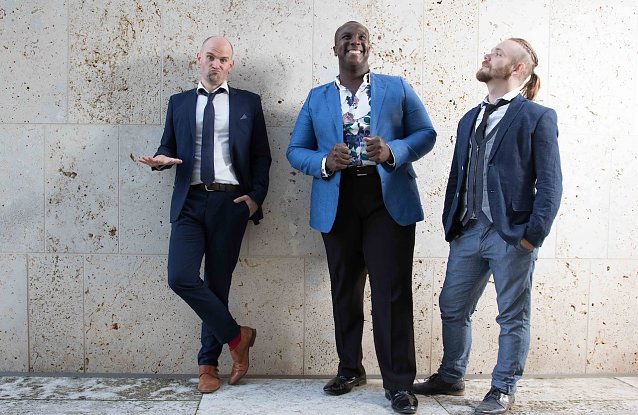 Bild: Die Fellas erwarten ihr Publikum in Heringen 