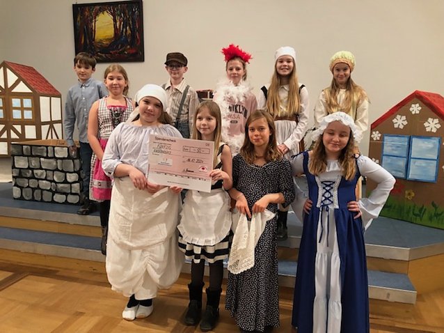 Bild: Sch&uuml;ler der Grundschule Udersleben spielen Theater und sammeln damit Spenden