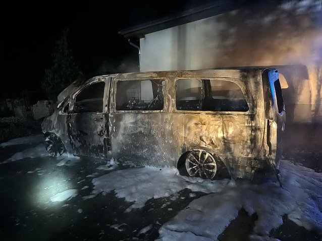 Bild: Ausgebranntes Fahrzeug in Otterstedt