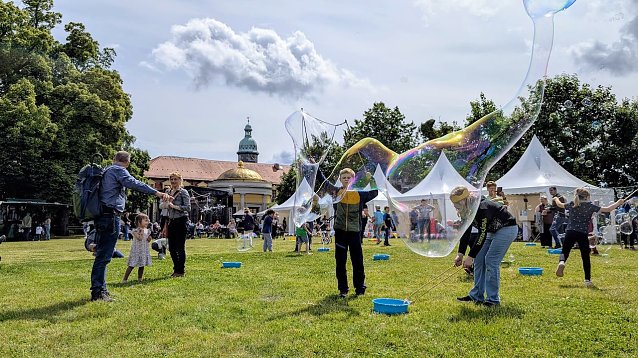 Bild: Auf der Theaterwiese wird es zum Kinder- und Jugendmusikfestival Viel zu entdecken geben.