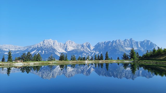 Bild: "Wilder Kaiser" spiegelt sich auf dem Astbergsee
