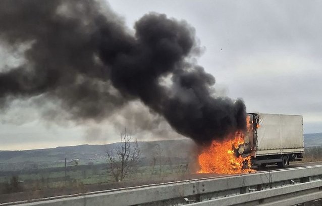 Bild: Brennender Lkw auf der A38