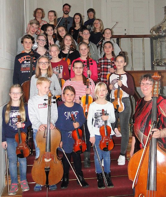Bild: Das Streichorchester der Kreismusikschule Carl-Schroeder-Konservatoriums