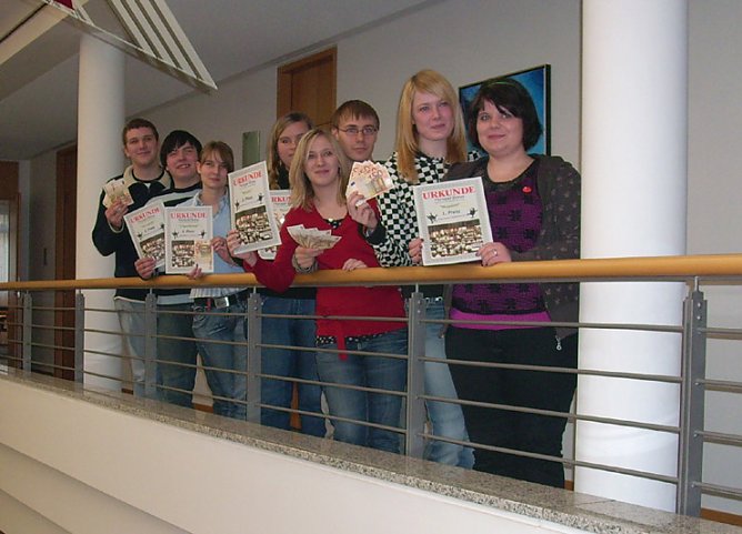 Gruppenbild der Erstplatzierten Kyffhäuserkreis (Foto: Karl-Heinz Herrmann) Gruppenbild der Erstplatzierten Kyffhäuserkreis (Foto: Karl-Heinz Herrmann)