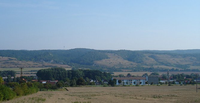 Blick auf Rottleben aus Richtung Göllingen kommend (Foto: Karl-Heinz Herrmann) Blick auf Rottleben aus Richtung Göllingen kommend (Foto: Karl-Heinz Herrmann)