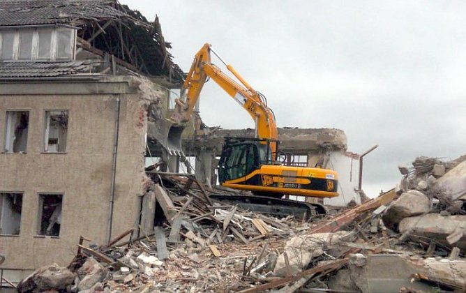 Bagger hat zu tun (Foto: Henze)