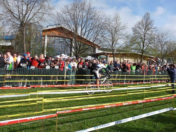 Der 33. Internationaler Kyffhäuser-Berglauf (Foto: Karl-Heinz Herrmann) Der 33. Internationaler Kyffhäuser-Berglauf (Foto: Karl-Heinz Herrmann)