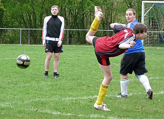 Fußballturnier im Borntal (Foto: Karl-Heinz Herrmann) Fußballturnier im Borntal (Foto: Karl-Heinz Herrmann)