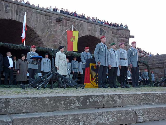Ehrenmedaille &uuml;berreicht (Foto: Karl-Heinz Herrmann)