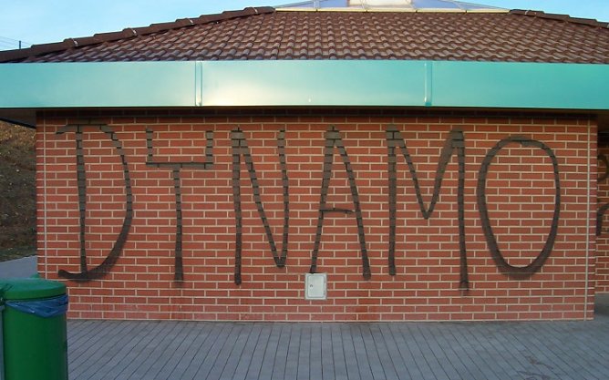 Beschmiert (Foto: Polizei) Beschmiert (Foto: Polizei)