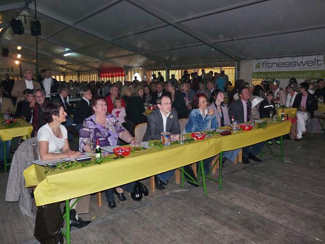 Fliederk&ouml;nigin 20011 gek&uuml;rt (Foto: Karl-Heinz Herrmann)