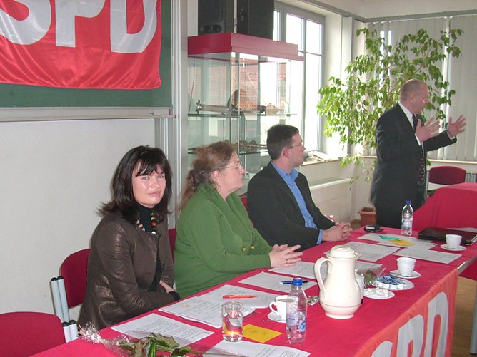 Pr&auml;sidium Kreisparteitag SPD (Foto: Karl-Heinz Herrmann)
