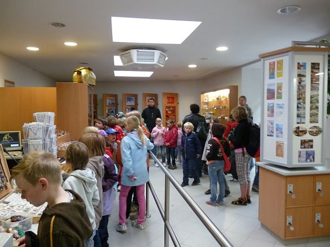 Fest in Kinderhand (Foto: Karl-Heinz Herrmann)