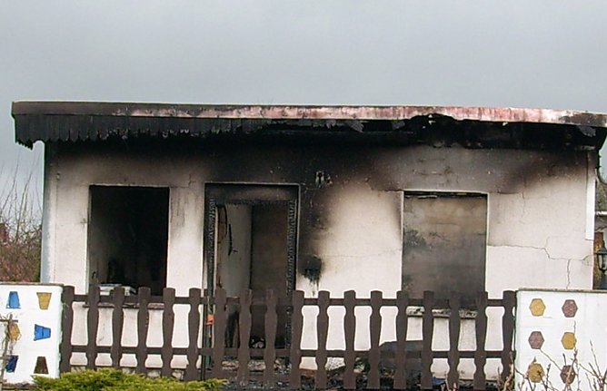 Abgebrandter Bungalow (Foto: Karl-Heinz Herrmann) Abgebrandter Bungalow (Foto: Karl-Heinz Herrmann)