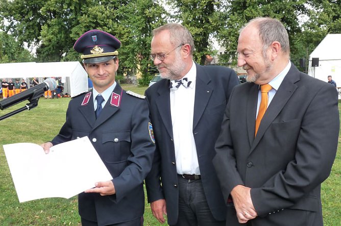 Kameraden ausgezeichnet (Foto: Karl-Heinz Herrmann) Kameraden ausgezeichnet (Foto: Karl-Heinz Herrmann)