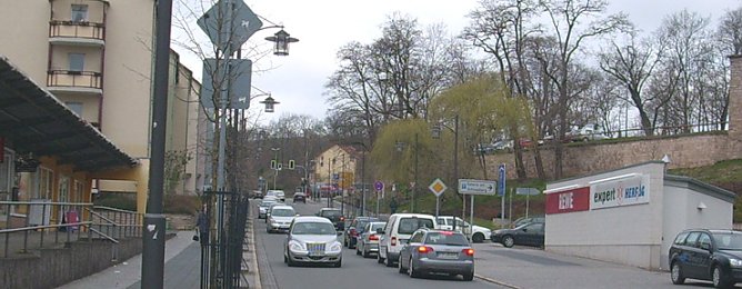 Schlange vor Parkhaus (Foto: Karl-Heinz Herrmann) Schlange vor Parkhaus (Foto: Karl-Heinz Herrmann)