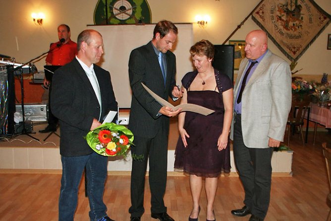 Herzlichen Glückwunsch (Foto: B. Wollweber) Herzlichen Glückwunsch (Foto: B. Wollweber)