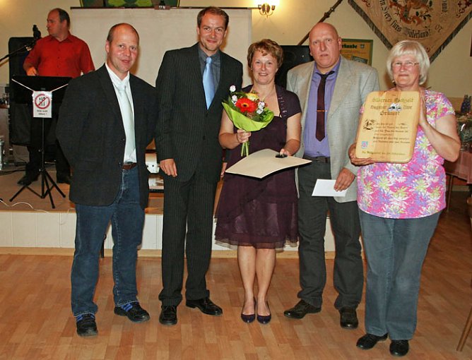 Herzlichen Glückwunsch (Foto: B. Wollweber) Herzlichen Glückwunsch (Foto: B. Wollweber)