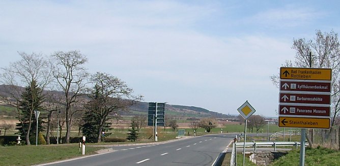 Wegweiser Bendeleben (Foto: Karl-Heinz Herrmann) Wegweiser Bendeleben (Foto: Karl-Heinz Herrmann)