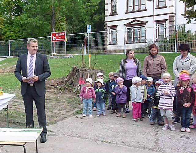 Spatenstich für Erweiterungsbau (Foto: Karl-Heinz Herrmann) Spatenstich für Erweiterungsbau (Foto: Karl-Heinz Herrmann)
