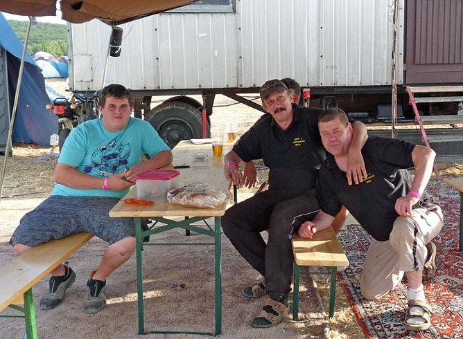 Erste Kirmesburschen angereist (Foto: Karl-Heinz Herrmann)