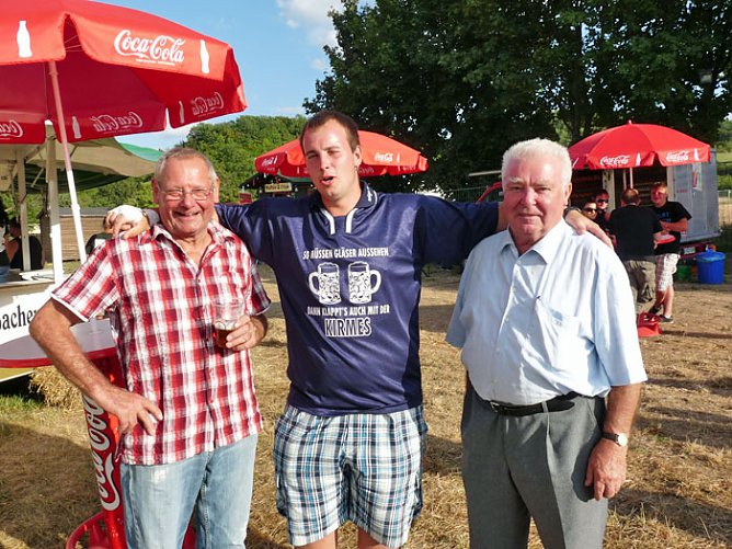 Kirmesburschen aktiv (Foto: Karl-Heinz Herrmann)