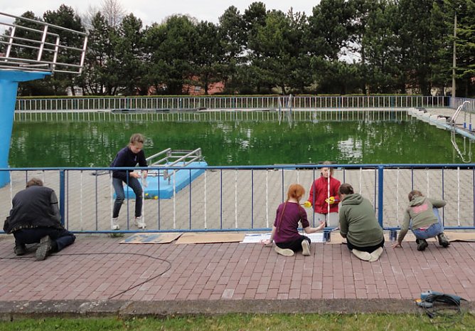 Helfern gebührt Dank (Foto: Badesportverein Großfurra) Helfern gebührt Dank (Foto: Badesportverein Großfurra)