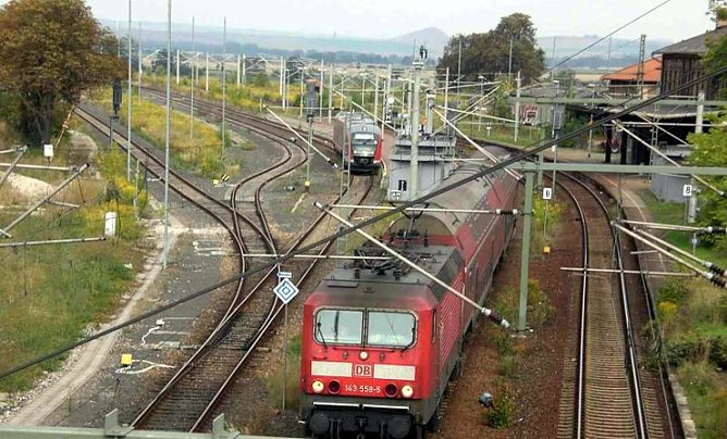Artern Gestern-Heute (Foto: Archiv Klaus Henze Artern) Artern Gestern-Heute (Foto: Archiv Klaus Henze Artern)