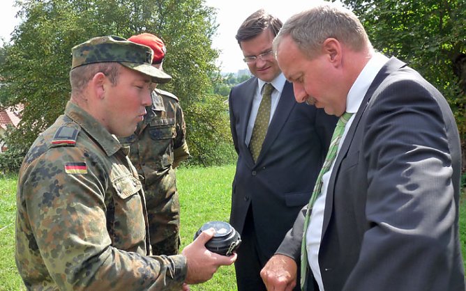 Innenminister bei Bundeswehr (Foto: Karl-Heinz Herrmann) Innenminister bei Bundeswehr (Foto: Karl-Heinz Herrmann)