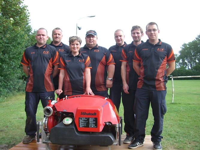 Mit neuen Trikots (Foto: Matthias Hirche)