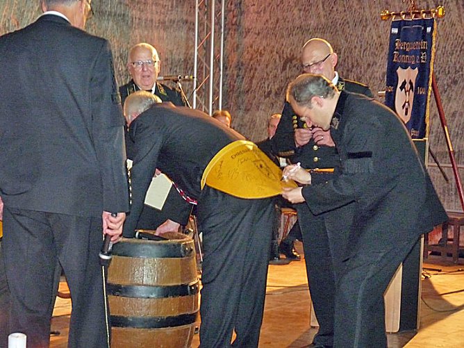 Minister versohlt (Foto: Karl-Heinz Herrmann) Minister versohlt (Foto: Karl-Heinz Herrmann)