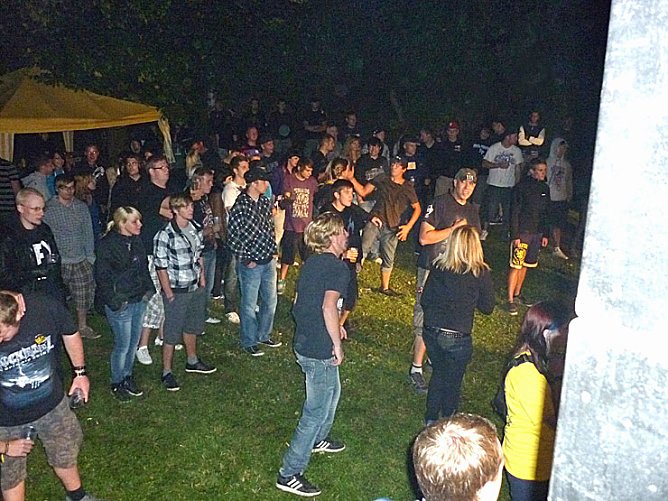 R&uuml;ckblick an den Teich (Foto: Kreisjugendring)