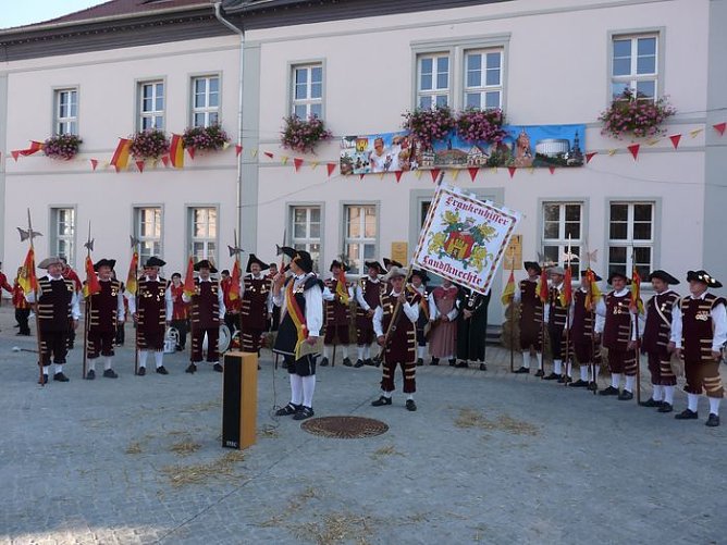 Umzug der Hausm&auml;nner (Foto: Karl-Heinz Herrmann)
