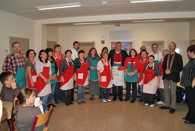 VIP&acute;s an den Herd! (Foto: Kreidiakoniestelle)