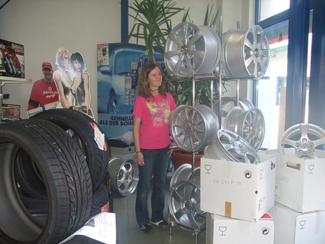 Saskia Huske in Autoteile Stürmer in Schönfeld (Foto: Saskia Huske) Saskia Huske in Autoteile Stürmer in Schönfeld (Foto: Saskia Huske)