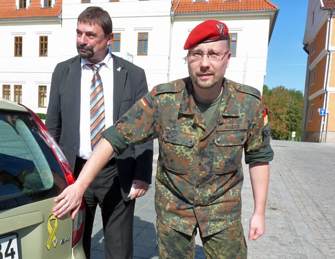 Solidarit&auml;t mit Soldaten (Foto: Karl-Heinz Herrmann)